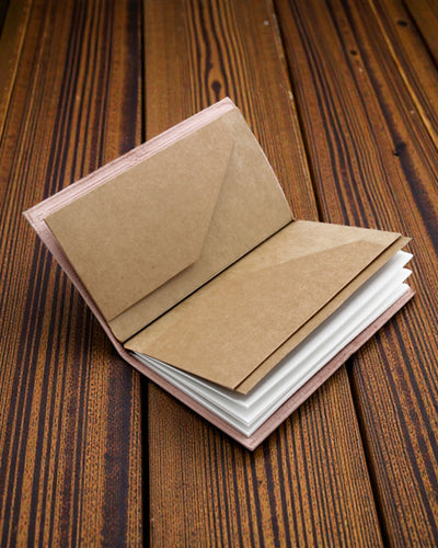 Unelmalistani muistikirja – käsin tehty ruskea nahkamuistikirja 22 × 12 × 1,5 cm, 80 sivua