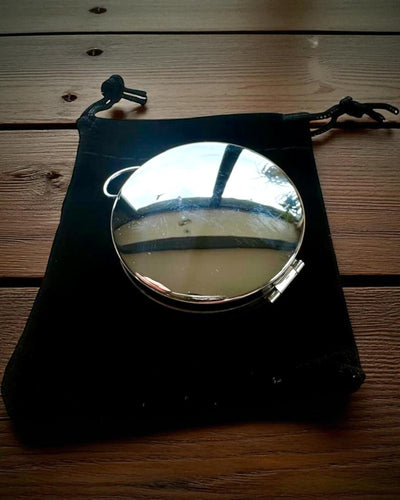 Vedenpitävä Messinkikompassi Hehkuvalla Efektillä - Välttämätön Vaelluksille ja Leirintään, personointi kaiverruksella