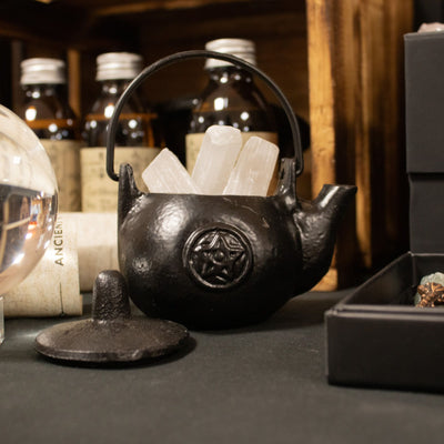Rituaalinen valurautainen kannu pentagrammilla 8x8x10 cm