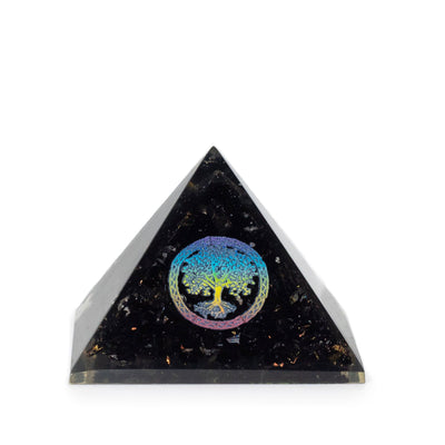 Tyylikäs orgaaninen pyramidi mustasta turmaliinista ja elämän puun symbolilla - 5,5x4,5 cm