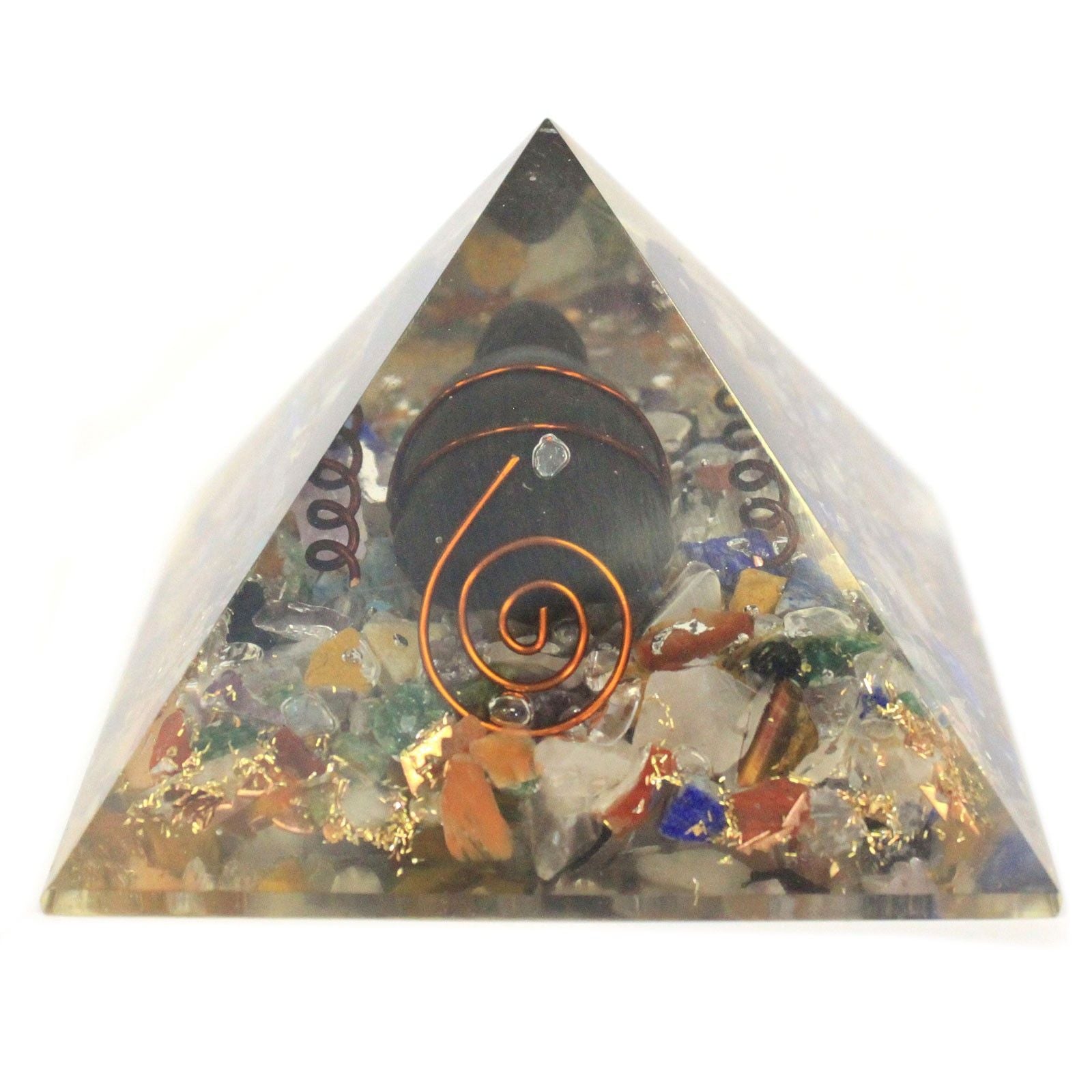 Keskikokoinen orgoniittipyramidi 60 mm jalokivilastuilla, kuparilla ja kilpikonnalla