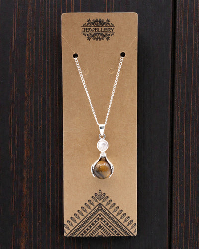 Crystal Hands – tiikerinsilmästä valmistettu parantavien käsien riipus