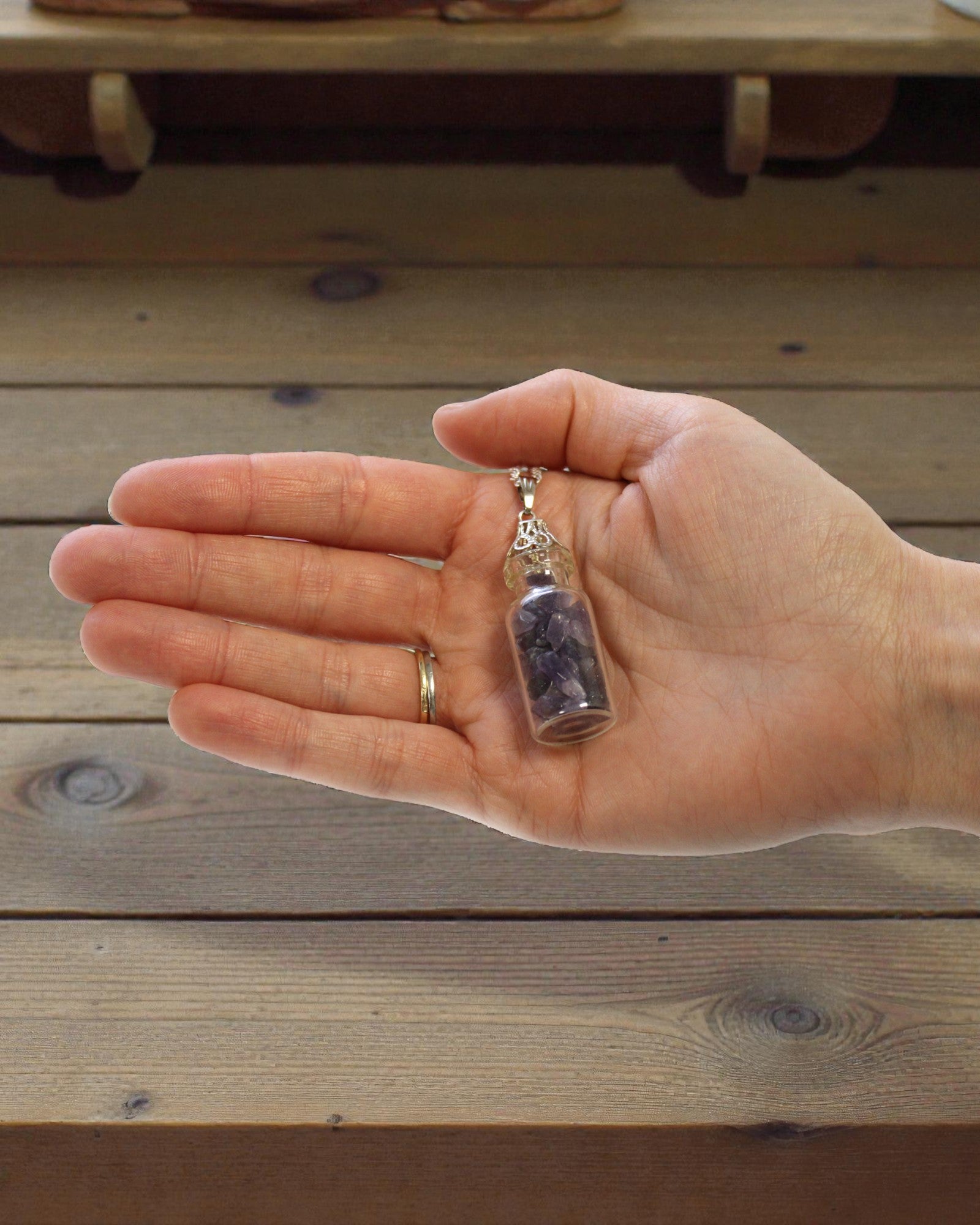 Butelka Spokoju – Naszyjnik z Ametystem w Fiolce