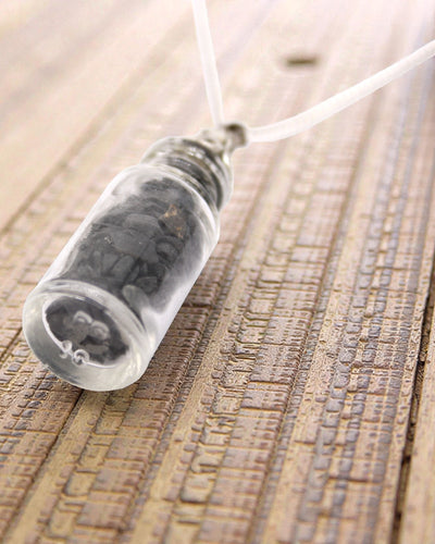 Butelkowy Talizman Mocy – Naszyjnik z Czarnym Onyksem