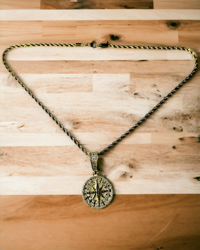 Glamour-tyylinen kompassiriipuskaulakoru zirkoneilla naisille ja miehille - 2 vaihtoehtoa valittavana, personointi kaiverruksella lahjaksi