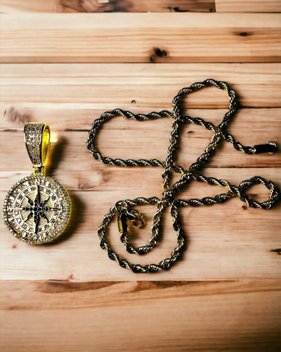 Glamour-tyylinen kompassiriipuskaulakoru zirkoneilla naisille ja miehille - 2 vaihtoehtoa valittavana, personointi kaiverruksella lahjaksi