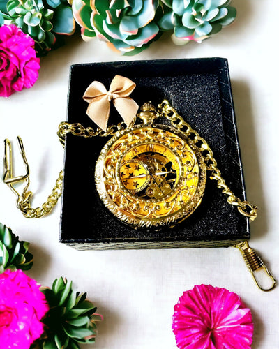 "Złoty Majestat" - Ylellinen mekaaninen taskukello läpinäkyvällä ytimellä. Personointi kaiverruksella
