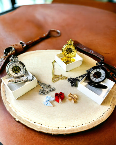 Klassinen taskukello, jossa on kaksoiskansi, manuaalinen, kultainen väri, kaiverruksella