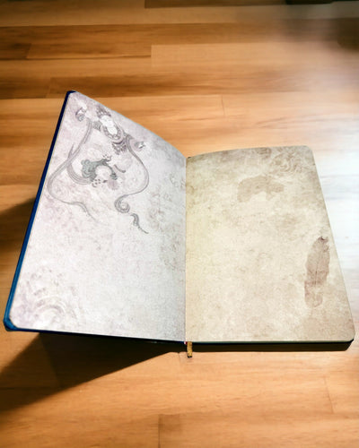 Klassinen Kovakantinen Muistikirja Neulottu Kuvio - Tummansininen. Kaiverrusmahdollisuus