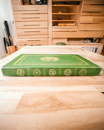 Vihreä Koristeellinen Muistikirja Lohikäärmeaiheella - Fantasiainspiraatiot, kaiverruksella