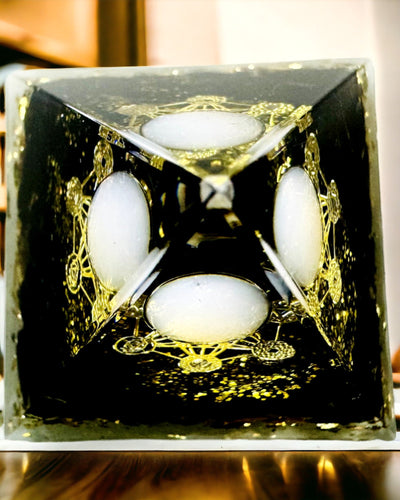 Orgoniittipyramidi Obsidiaanilla – Chakran Energiageneraattori, Reiki Meditaatiotyökalu Luonnonkivellä