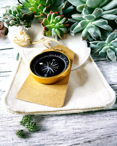 Kompakti Navigointikompassi Metalliviimeistelyllä – Jokaisen Matkailijan Välttämättömyys, kaiverruksella