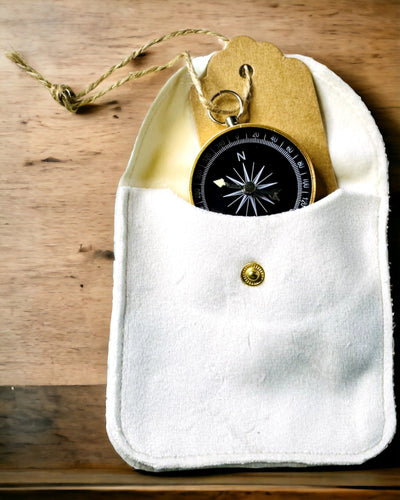 Kompakti Navigointikompassi Metalliviimeistelyllä – Jokaisen Matkailijan Välttämättömyys, kaiverruksella