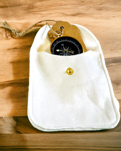 Kompakti Navigointikompassi Metalliviimeistelyllä – Jokaisen Matkailijan Välttämättömyys, kaiverruksella