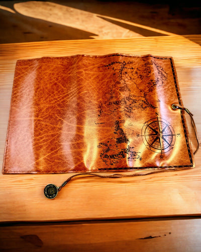 Retro Tummanruskea Nahkainen Penaali Aarre Kartta -teemalla - Tyylikäs Laukku Kirjoitusvälineiden Aarteiden Säilytykseen