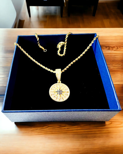 Glamour-tyylinen kompassiriipuskaulakoru zirkoneilla naisille ja miehille - 2 vaihtoehtoa valittavana, personointi kaiverruksella lahjaksi