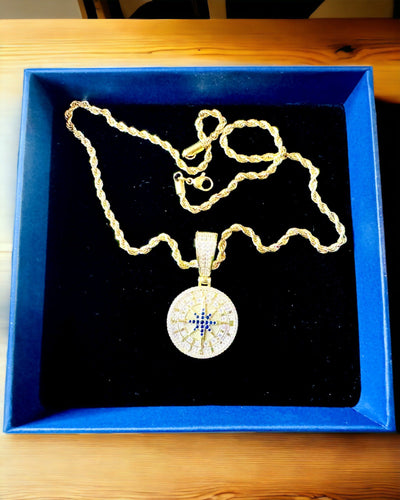 Glamour-tyylinen kompassiriipuskaulakoru zirkoneilla naisille ja miehille - 2 vaihtoehtoa valittavana, personointi kaiverruksella lahjaksi