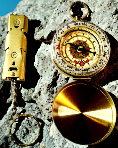 Tyylikäs Kompassi- ja Signaalipilli-setti