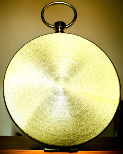 Retrotyylinen navigointikompassi – Kannettava ja tarkka suunnanmääritysinstrumentti matkailijoille ja löytöretkeilijöille. Kaiverrus, personointi.