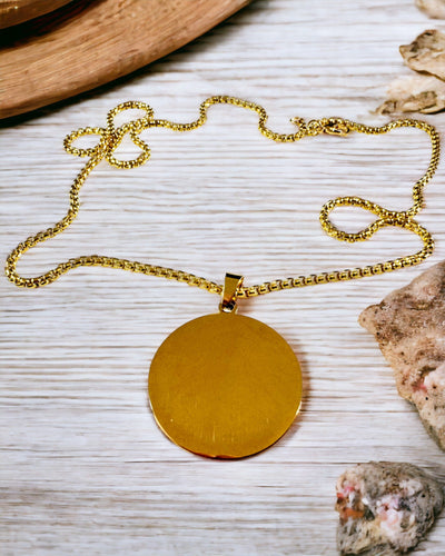 Riipus "Urban Elegance" – Pyöreä Medaljonki Ruostumattomasta Teräksestä Kahdessa Värissä, Mahdollisuus Personointiin