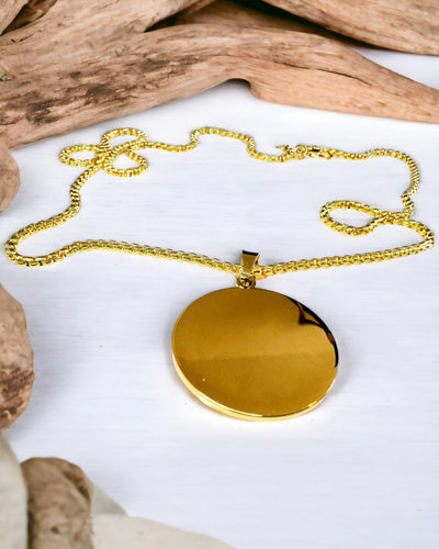 Riipus "Urban Elegance" – Pyöreä Medaljonki Ruostumattomasta Teräksestä Kahdessa Värissä, Mahdollisuus Personointiin