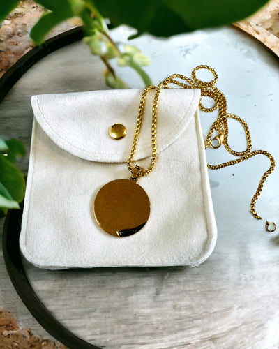 Riipus "Urban Elegance" – Pyöreä Medaljonki Ruostumattomasta Teräksestä Kahdessa Värissä, Mahdollisuus Personointiin