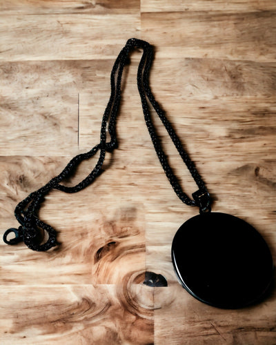 Riipus "Urban Elegance" – Pyöreä Medaljonki Ruostumattomasta Teräksestä Kahdessa Värissä, Mahdollisuus Personointiin