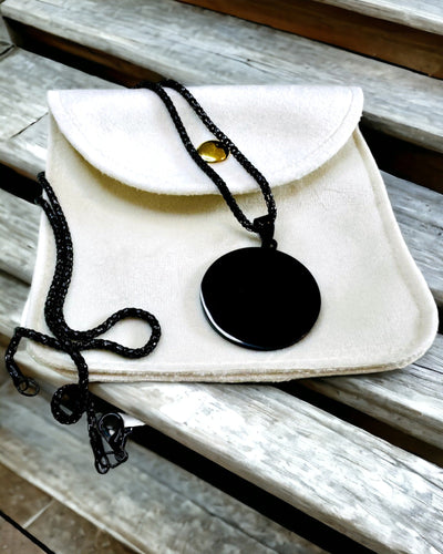 Riipus "Urban Elegance" – Pyöreä Medaljonki Ruostumattomasta Teräksestä Kahdessa Värissä, Mahdollisuus Personointiin