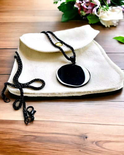 Riipus "Urban Elegance" – Pyöreä Medaljonki Ruostumattomasta Teräksestä Kahdessa Värissä, Mahdollisuus Personointiin