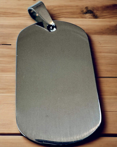 Kaulakoru Sotilaslaatta Kaiverruksella - Retrotyyli Erivärisenä