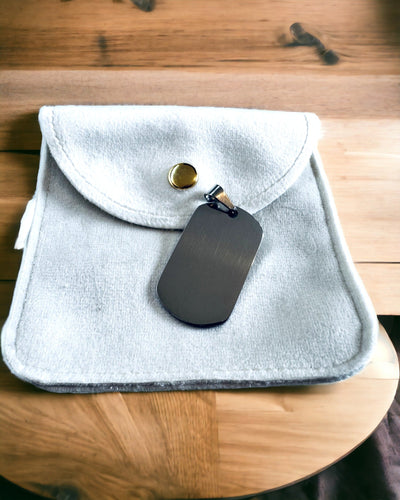 Kaulakoru Sotilaslaatta Kaiverruksella - Retrotyyli Erivärisenä