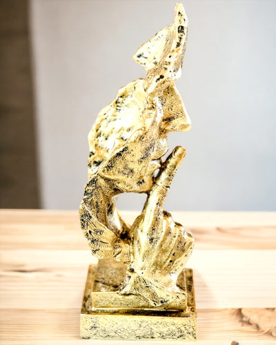 Pohdiskeleva Mies – Abstrakti Patsas Modernissa Tyylissä