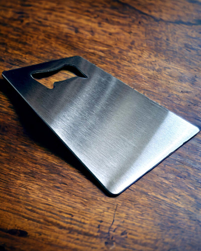 Ruostumattomasta Teräksestä Valmistettu Pullonavaaja - Tyylikäs ja Käytännöllinen Laite - personointi kaiverruksella