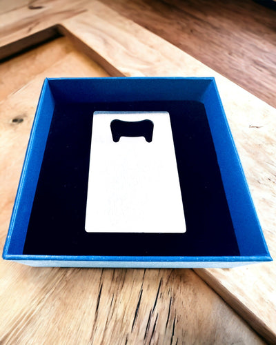 Ruostumattomasta Teräksestä Valmistettu Pullonavaaja - Tyylikäs ja Käytännöllinen Laite - personointi kaiverruksella