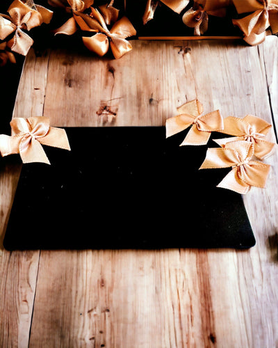 Eksklusiivinen Musta Metallinen Käyntikortti Personointimahdollisuudella – Ihanteellinen Lahjaksi