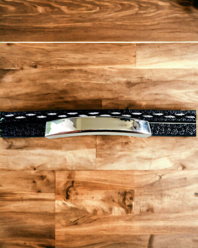 Urheiluranneke PU-nahasta ja ruostumattomasta teräksestä kaiverrusmahdollisuudella – 3 väriä