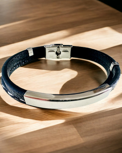 Urheiluranneke PU-nahasta ja ruostumattomasta teräksestä kaiverrusmahdollisuudella – 3 väriä