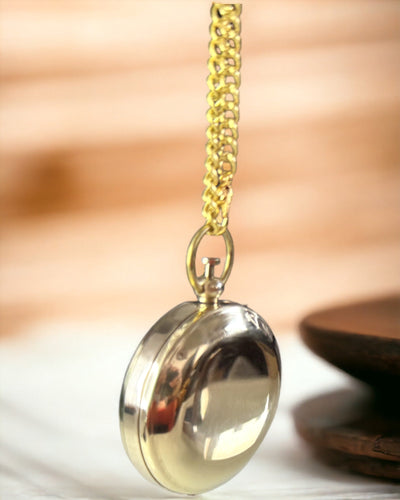 Kultaisen värinen Kompassi Seikkailu – Tyylikäs Löytöjen Navigaattori