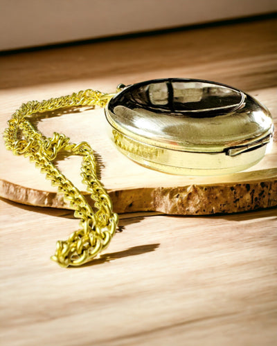 Kultaisen värinen Kompassi Seikkailu – Tyylikäs Löytöjen Navigaattori