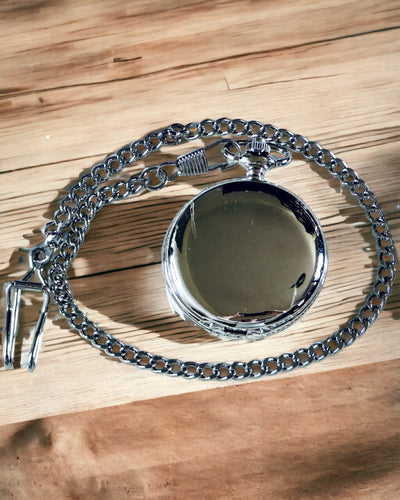 Klassinen taskukello, jossa on kaksoiskansi, manuaalinen, hopeanvärinen