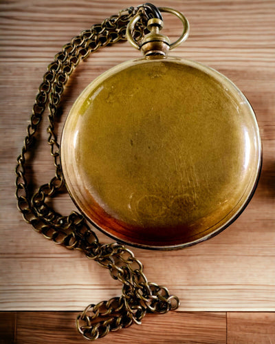 Matkailijan Kompassi kaiverruksella, personointi – Intialaisten Käsityöläisten Käsityö