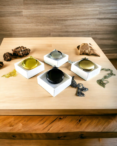 Kultaisen värinen vintage-tyylinen taskukello kaiverrusmahdollisuudella