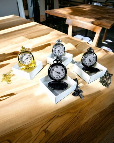 Kultaisen värinen vintage-tyylinen taskukello kaiverrusmahdollisuudella