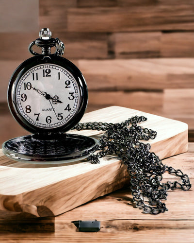 Musta taskukello "Klasyczny Elegans" kaiverrusmahdollisuudella