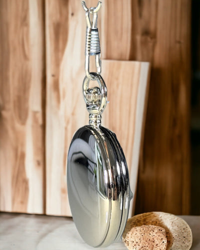 Hopeinen taskukello kvartsikoneistolla ja kaiverrusmahdollisuudella