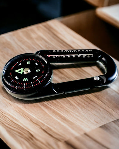 Karabiinikompassi lämpömittarilla, avaimenperä - kaiverrusmahdollisuus