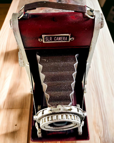 Vintage Vision: Koristeellinen Retro-kamera Kaiverrusmahdollisuudella