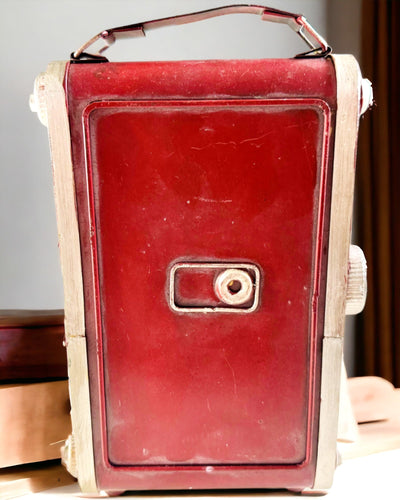 Vintage Vision: Koristeellinen Retro-kamera Kaiverrusmahdollisuudella