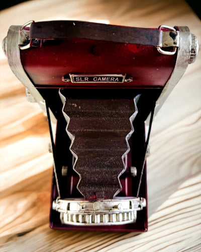 Vintage Vision: Koristeellinen Retro-kamera Kaiverrusmahdollisuudella