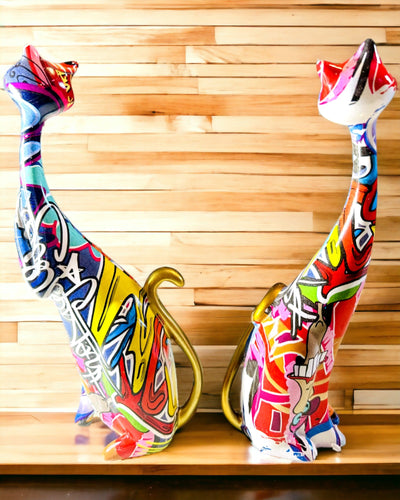 Abstraktien "ArtCats"-Kissojen Figuriinit, Käsinmaalatut, Hartsi – 25 cm, 2 kpl.